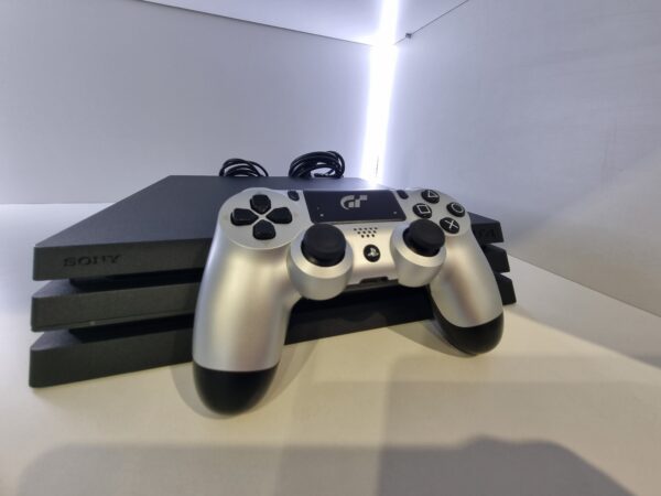 PLAYSTATION 4 PRO 1TB