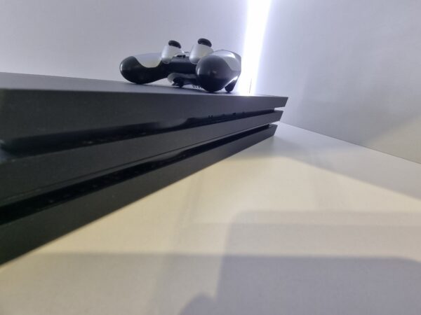 PLAYSTATION 4 PRO 1TB - Slika 6