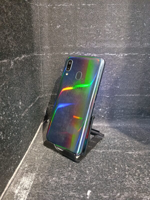 SAMSUNG GALAXY A40 - Slika 2