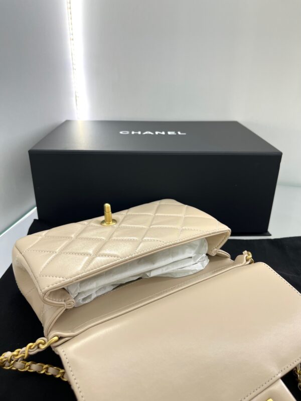 CHANEL MINI FLAP TOP HANDLE BAG - Slika 8