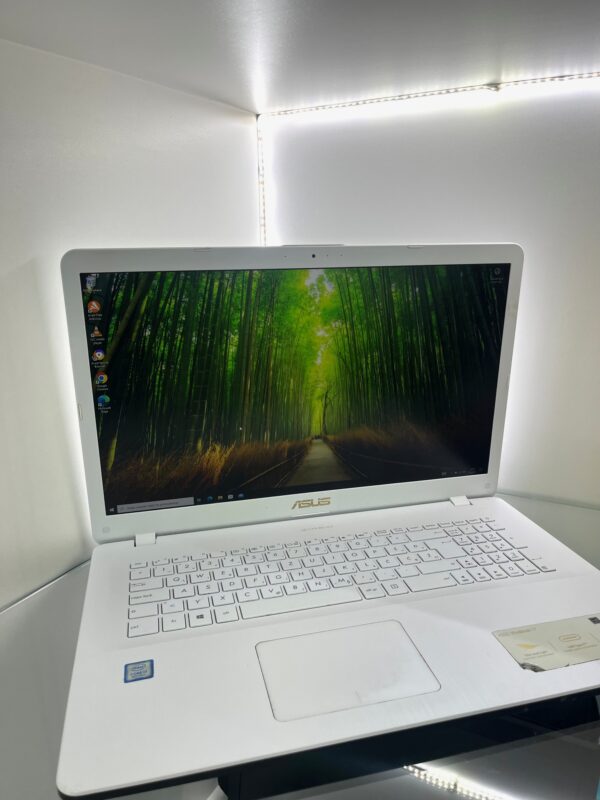 ASUS VIVOBOOK 17
