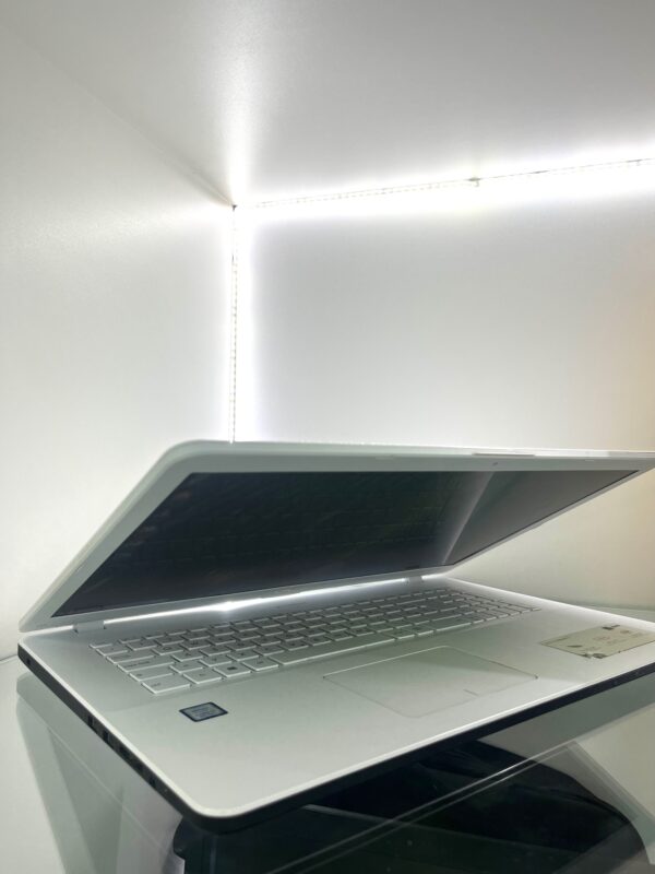 ASUS VIVOBOOK 17 - Slika 2