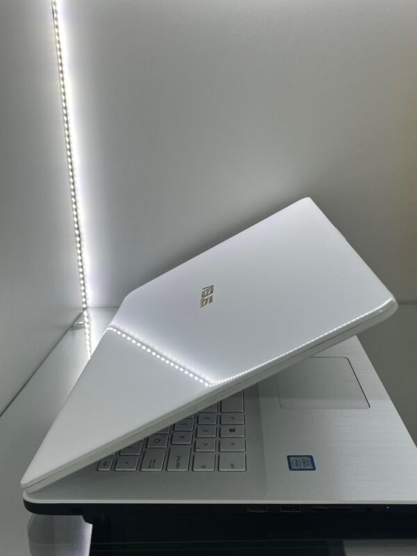 ASUS VIVOBOOK 17 - Slika 3