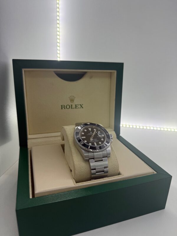 ROLEX OYSTER PERPETUAL SUBMARINER