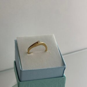 ZLATNI PRSTEN S BRILJANTOM