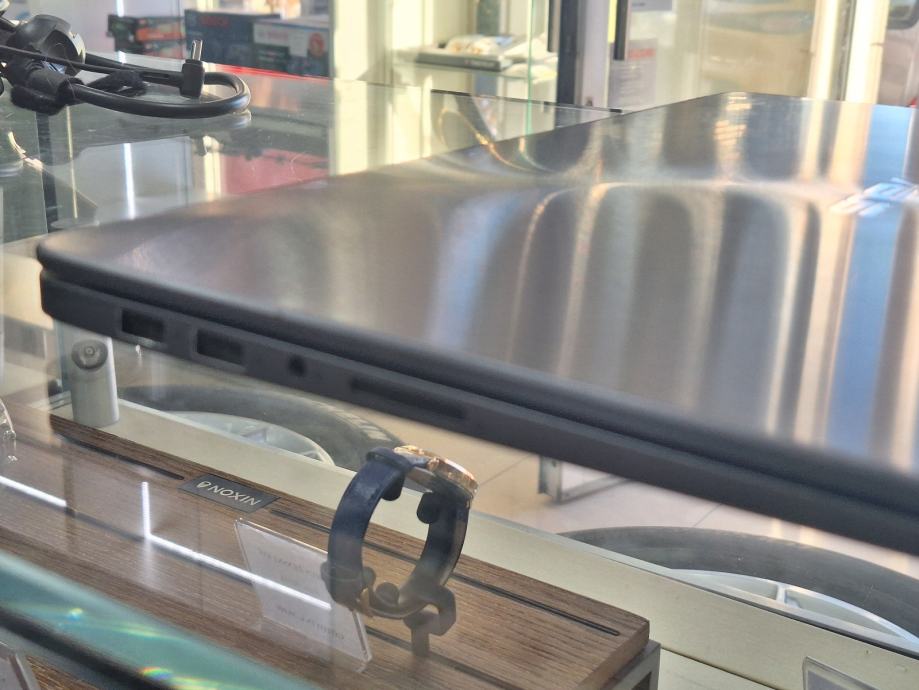 ASUS UX530U - Slika 4