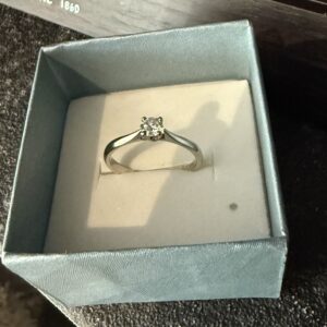 ZLATNI PRSTEN 14K SA BRILJANTOM