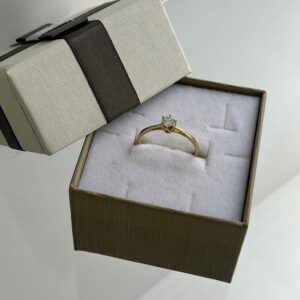 ZLATNI PRSTEN SA BRILJANTOM