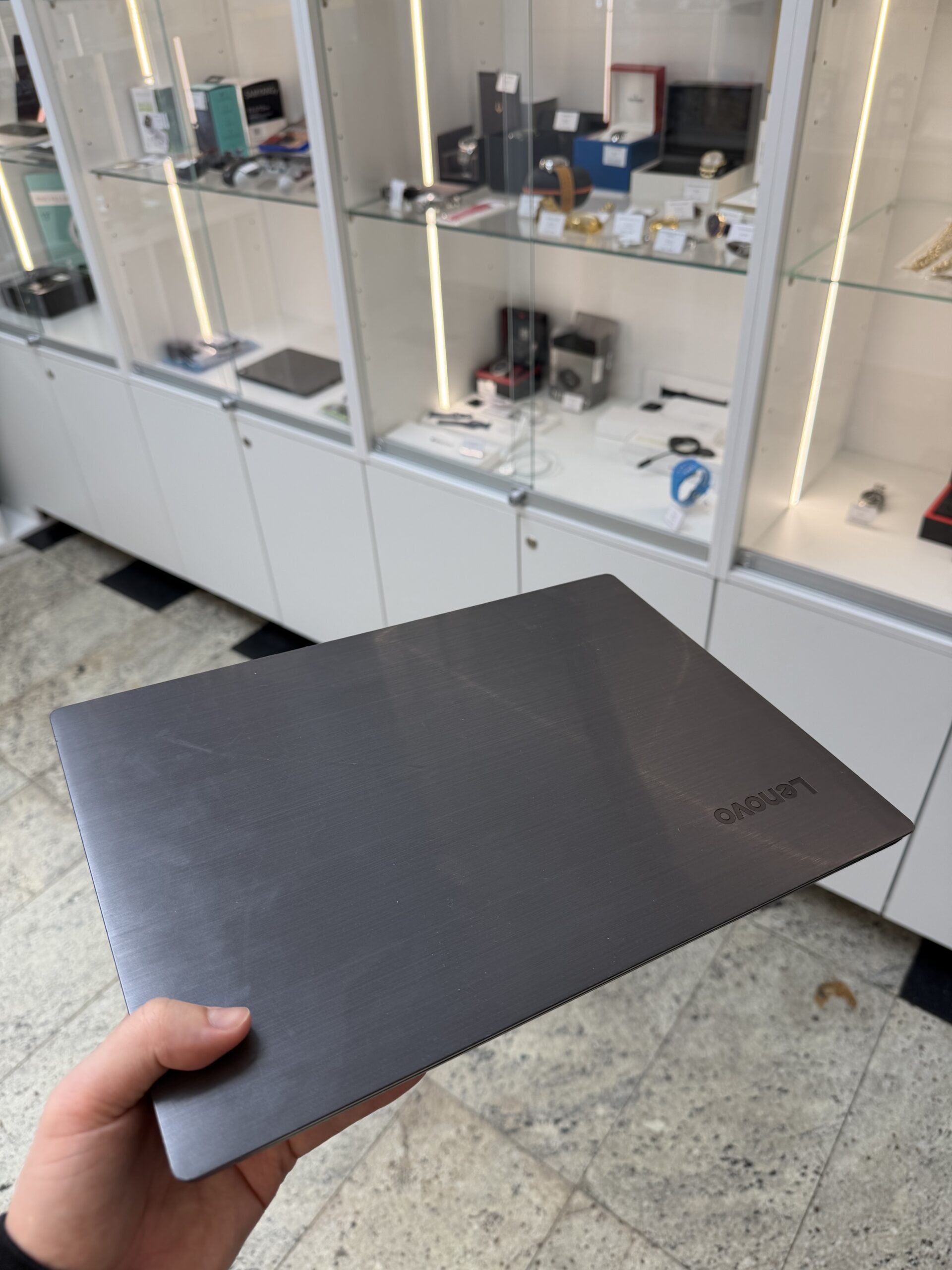 LAPTOP LENOVO V330-14IKB - Slika 2