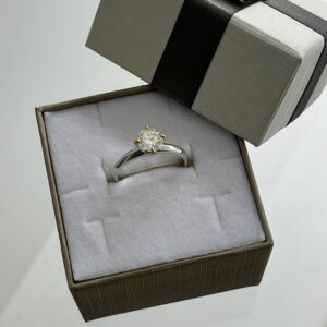 ZLATNI PRSTEN SA BRILJANTOM