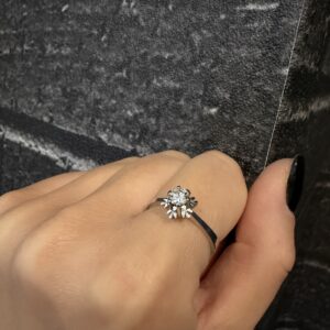 ZLATNI PRSTEN 18K 3,75G CCA 0,33CT