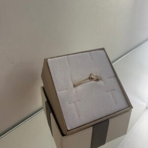 ZLATNI PRSTEN SA BRILJANTOM