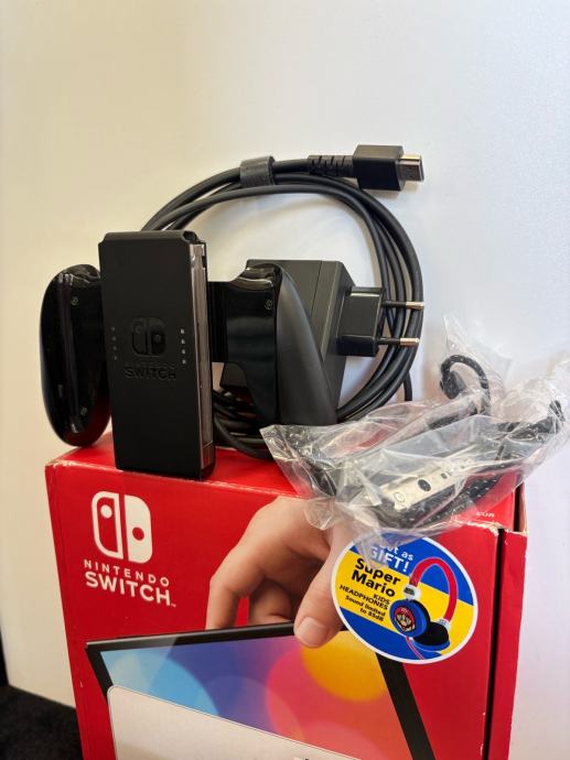 NINTENDO SWITCH OLED - Slika 3