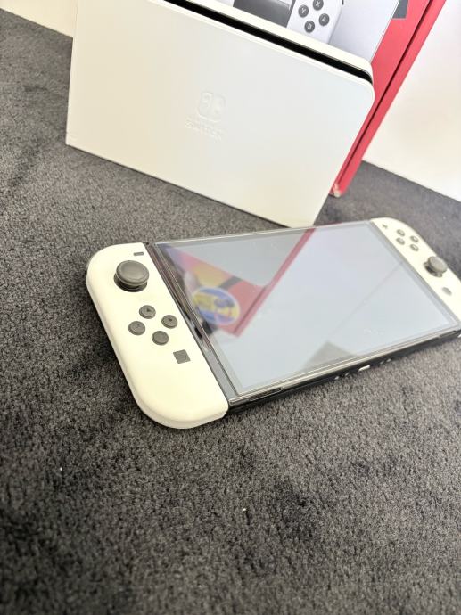 NINTENDO SWITCH OLED - Slika 4
