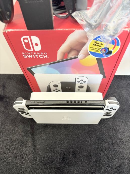 NINTENDO SWITCH OLED - Slika 2