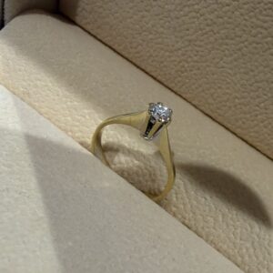 ZLATNI PRSTEN 18K 2,05G CCA 0,25CT