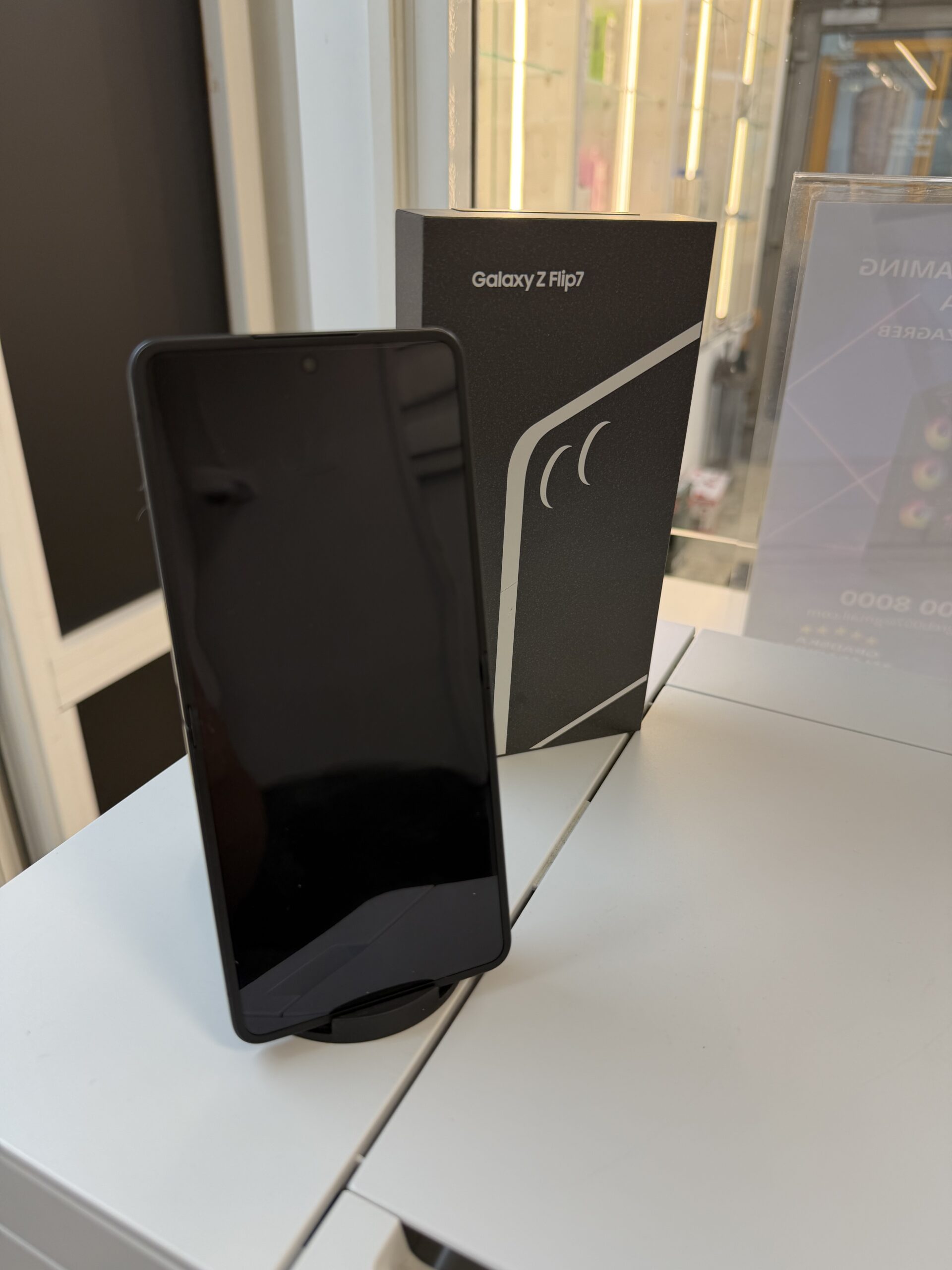 SAMSUNG GALAXY Z FLIP 7 256GB - Slika 2