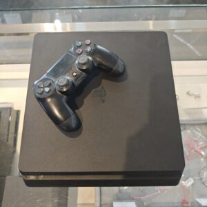 PLAYSTATION 4 SLIM