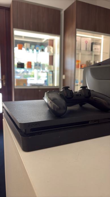 PLAYSTATION 4 SLIM 500GB