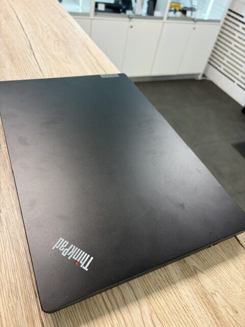 LENOVO THINKPAD E15 - Slika 2
